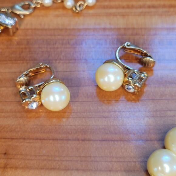 Avon 2005 Pearl Necklace & Earring Gift Set (President’s Recognition, DHM) - Picture 8 of 11